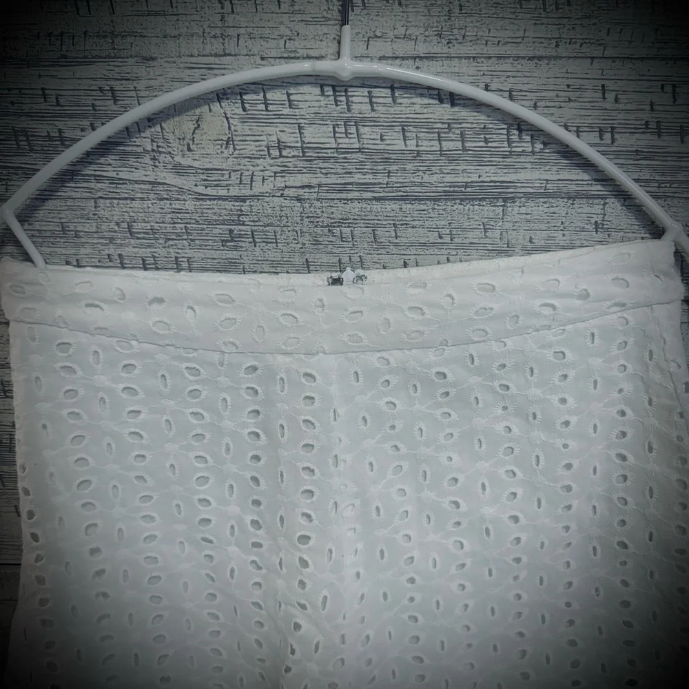 Eyelet Ruffle High-Waisted Shorts - Picture 4 of 5